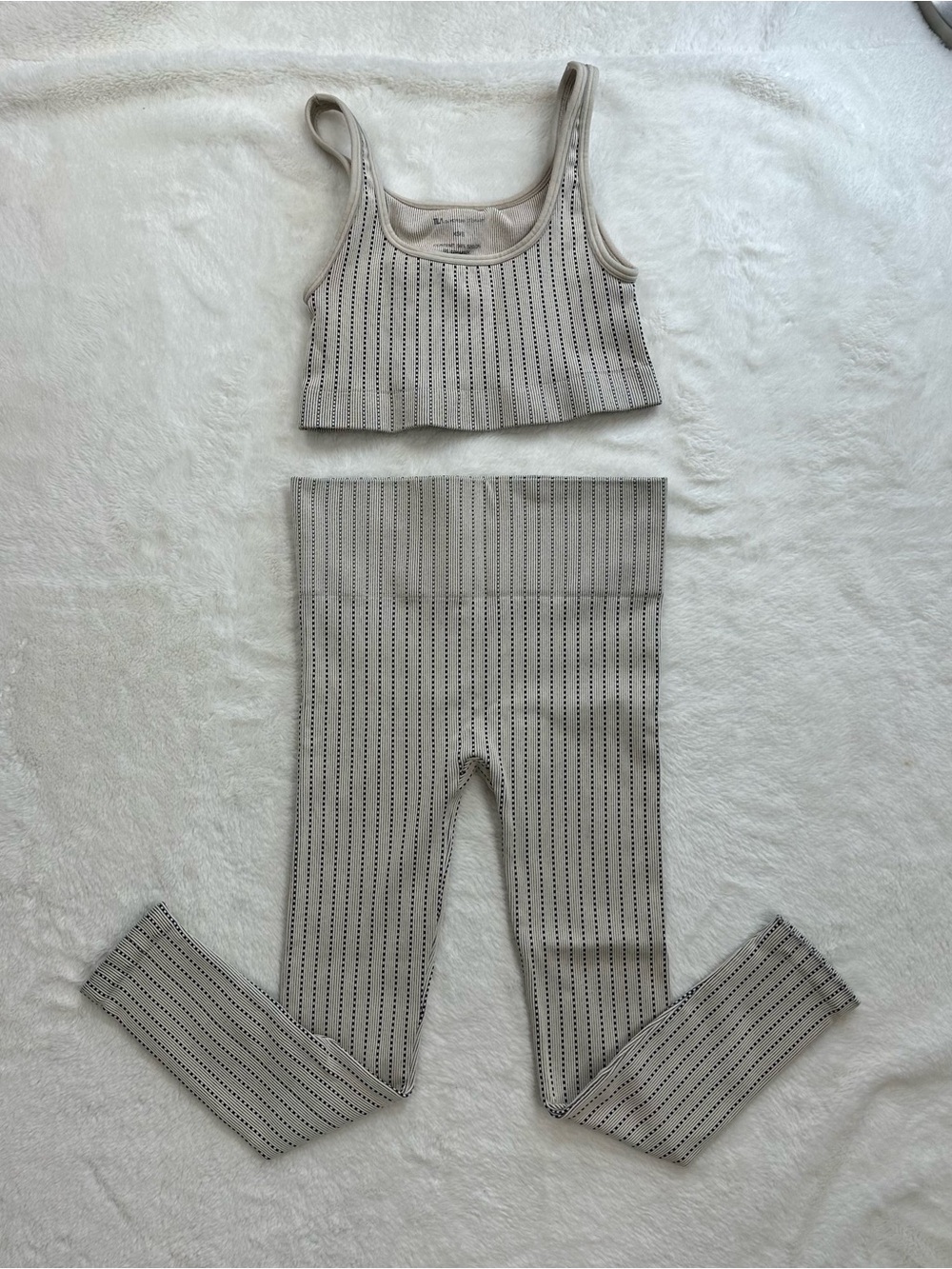 TLA by Morgan Stewart Affogato Pinstripe Seamless Set XS/S EXCELLENT